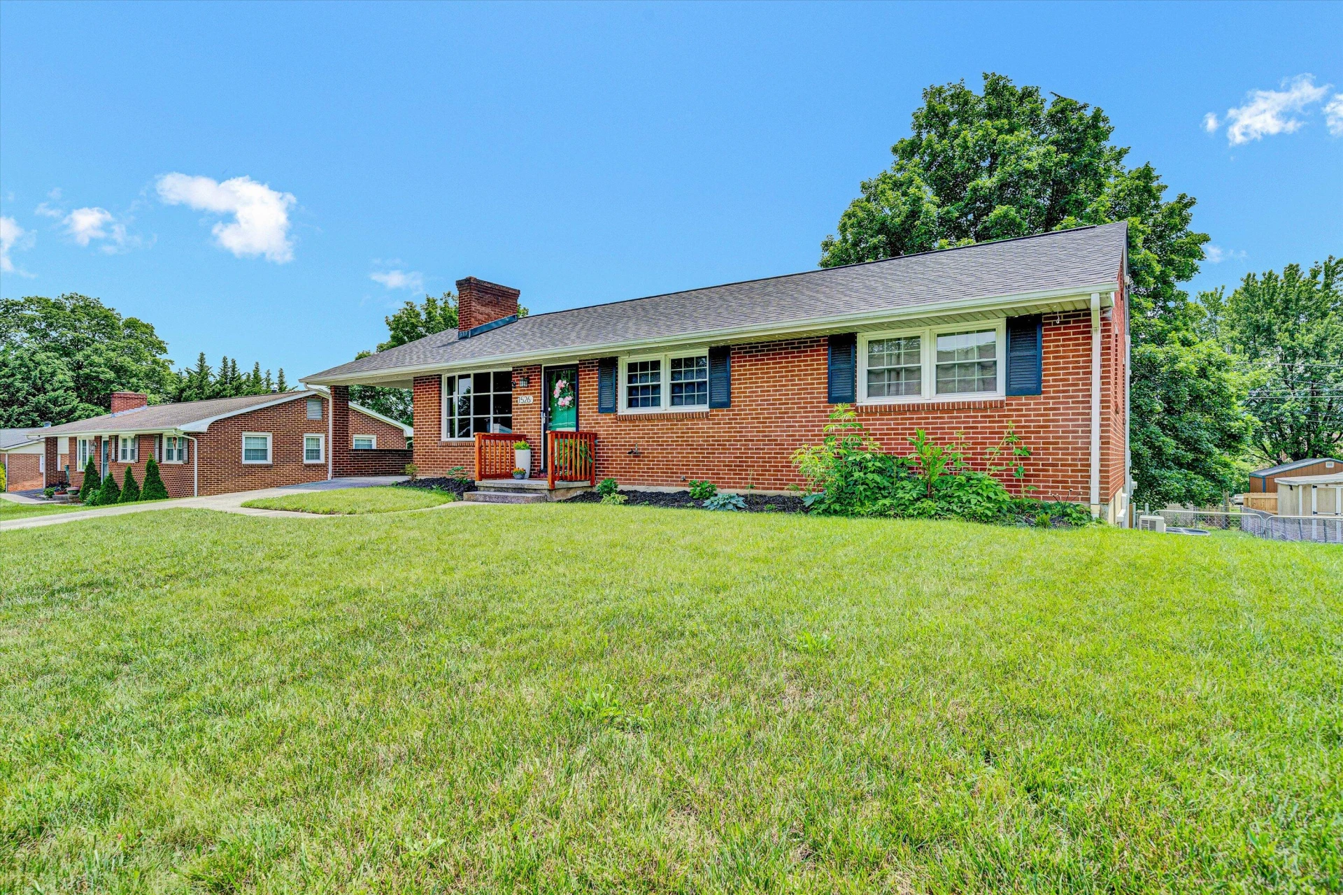 1526 Carrollton AVE - Photo 3