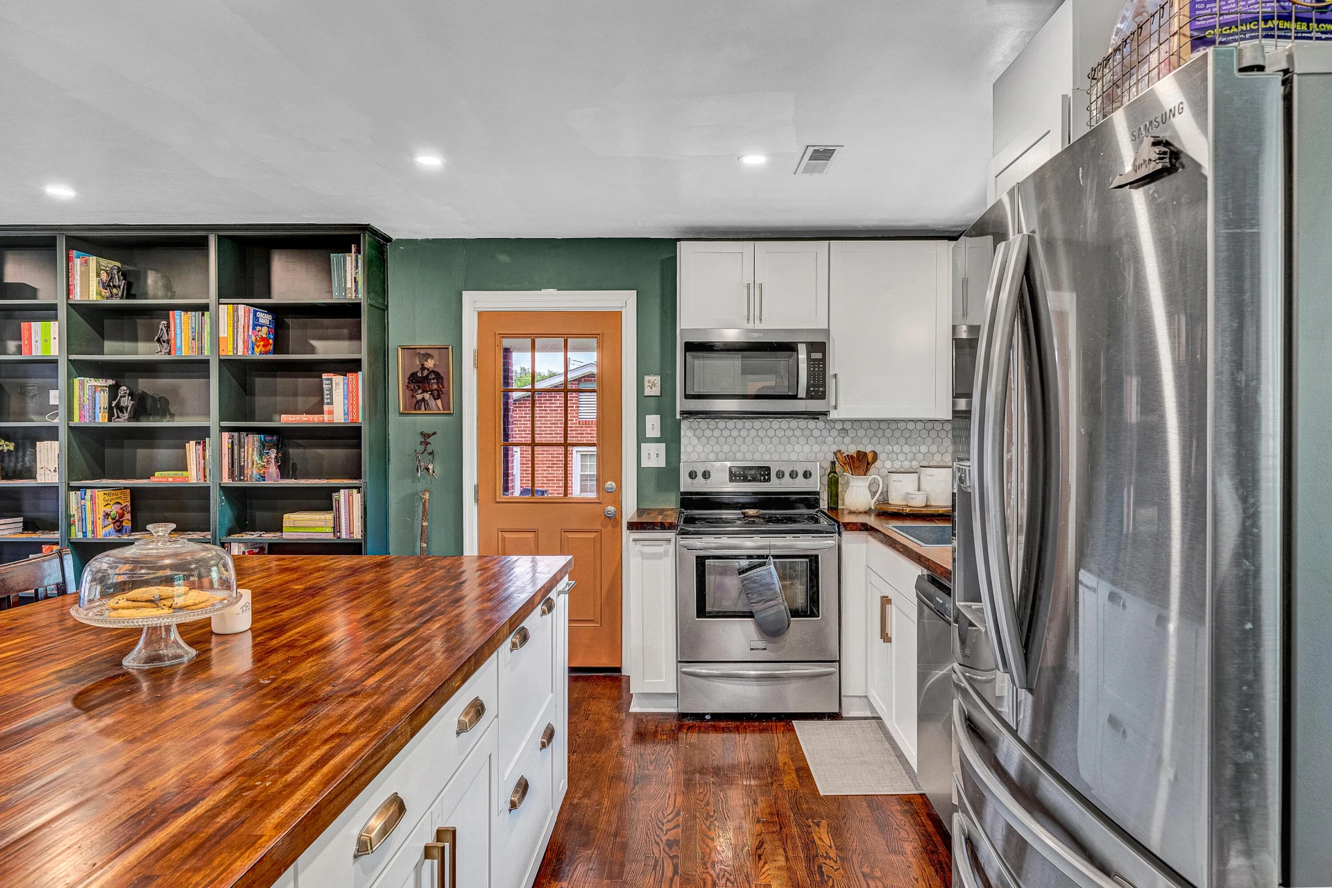 1526 Carrollton AVE - Photo 8