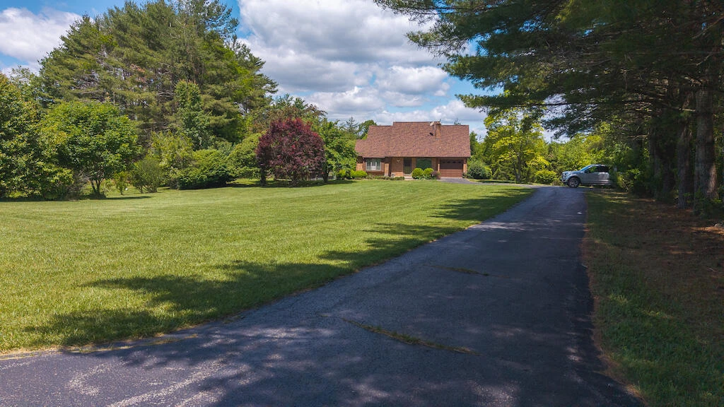1978 Laurel Creek RD - Photo 4