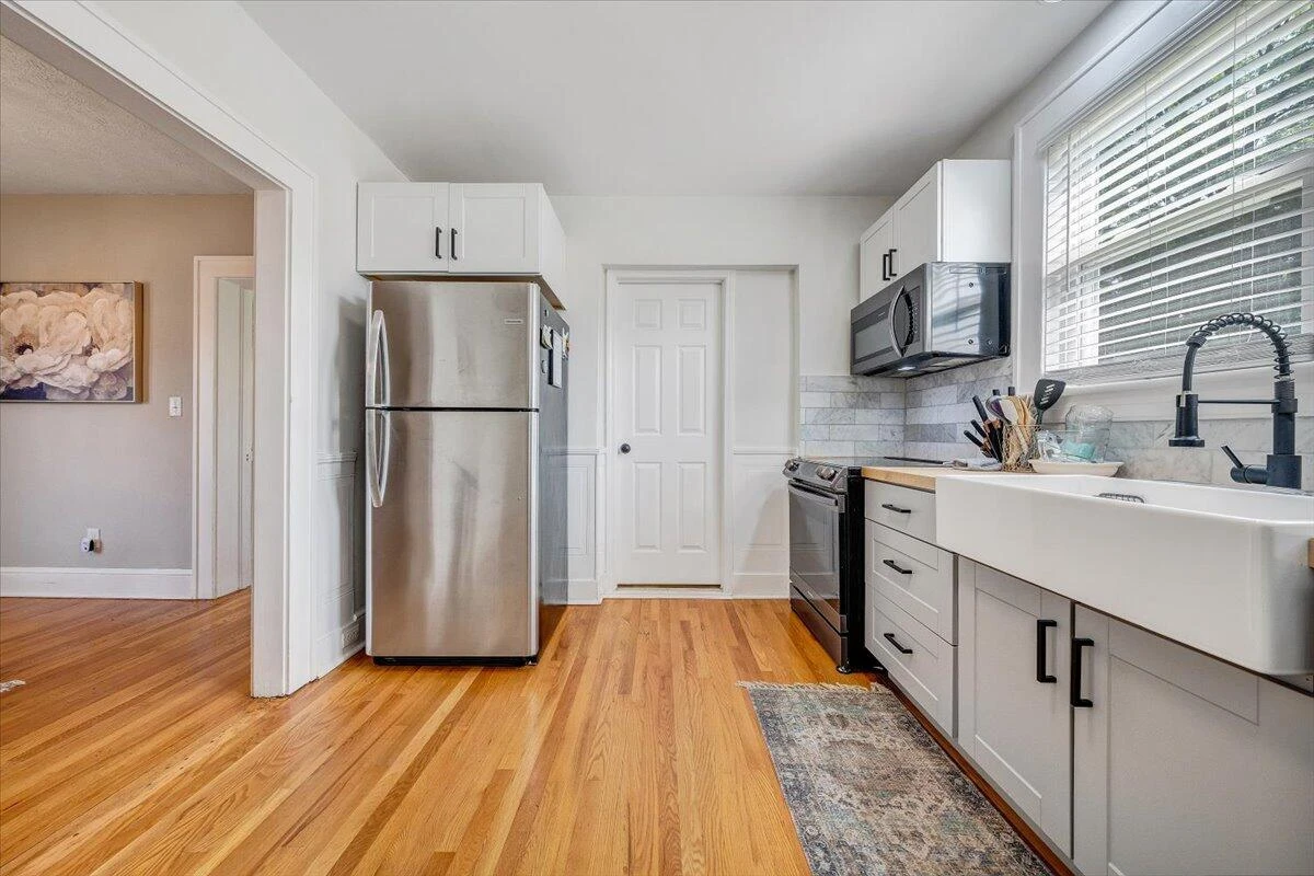 1124 Jamison AVE - Photo 10