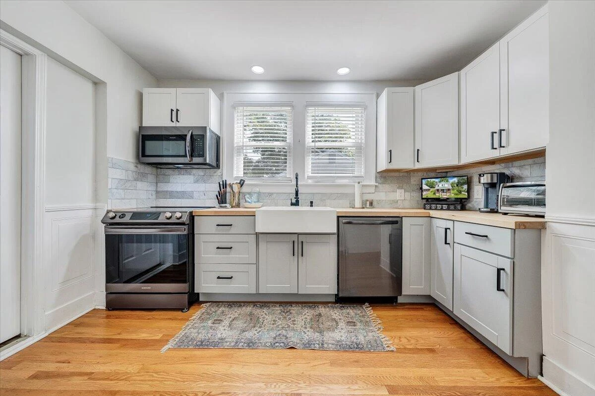 1124 Jamison AVE - Photo 12