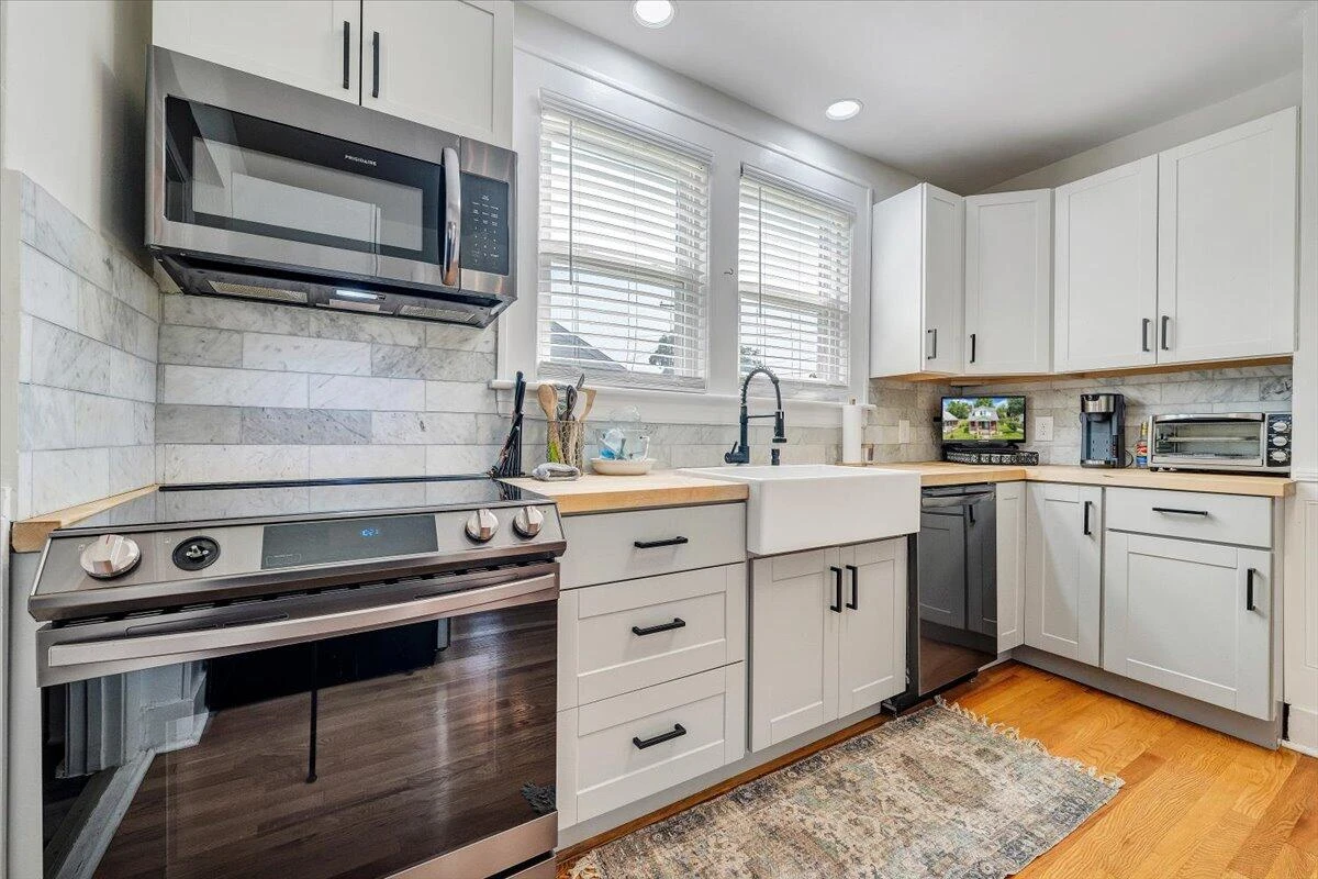 1124 Jamison AVE - Photo 13