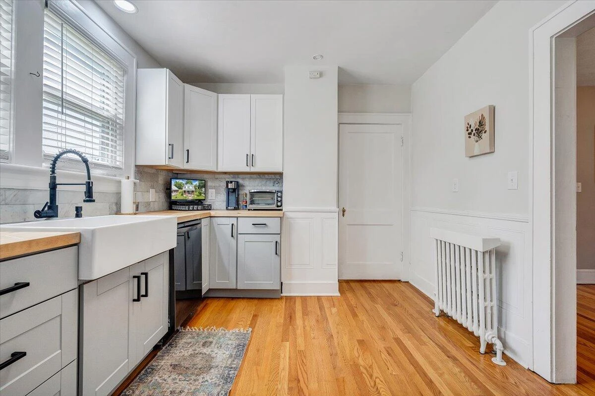 1124 Jamison AVE - Photo 14