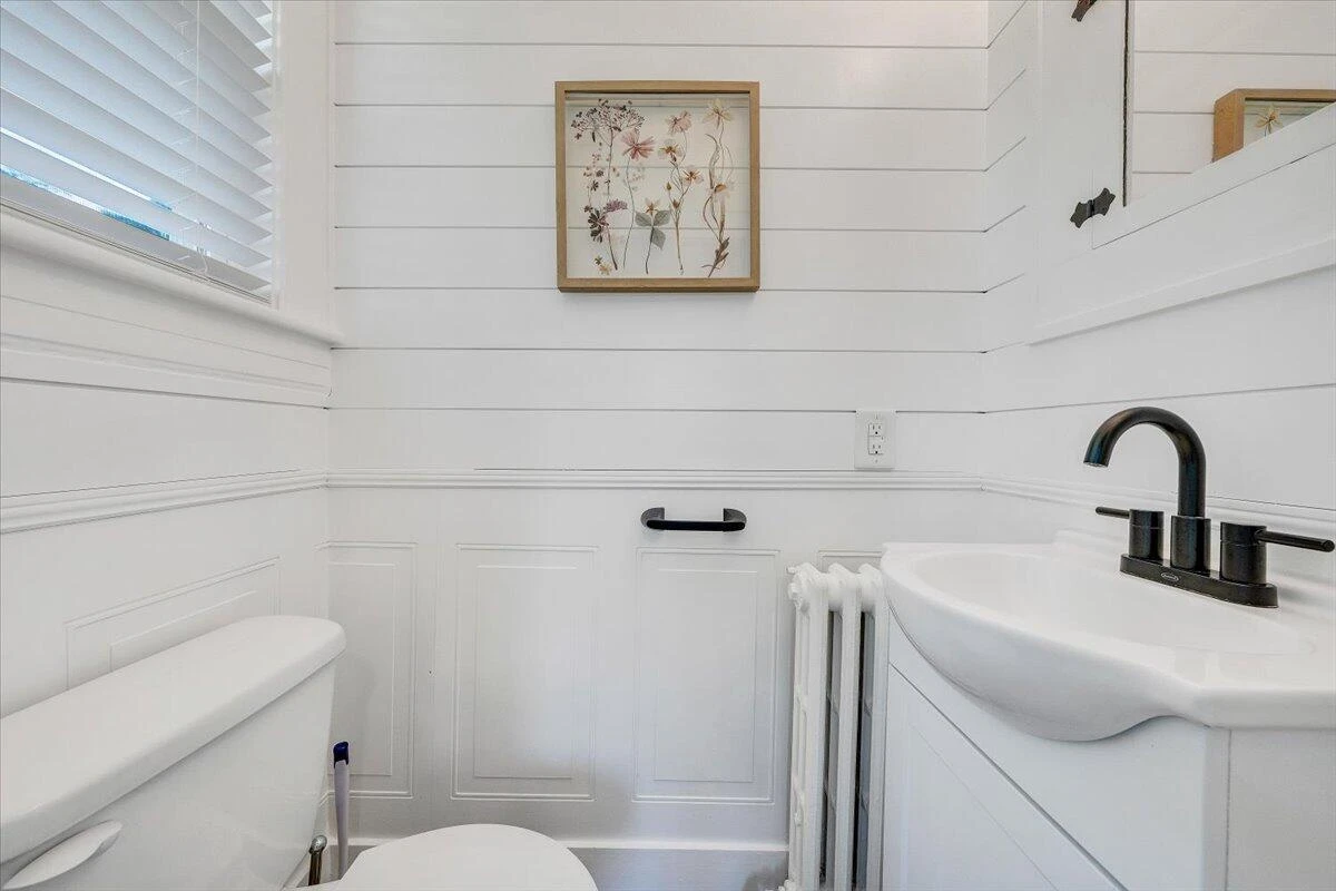 1124 Jamison AVE - Photo 16