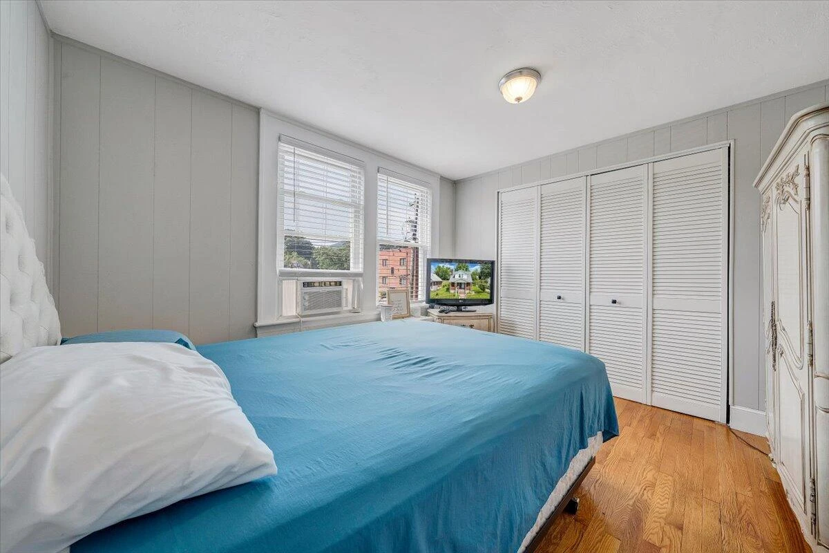 1124 Jamison AVE - Photo 18