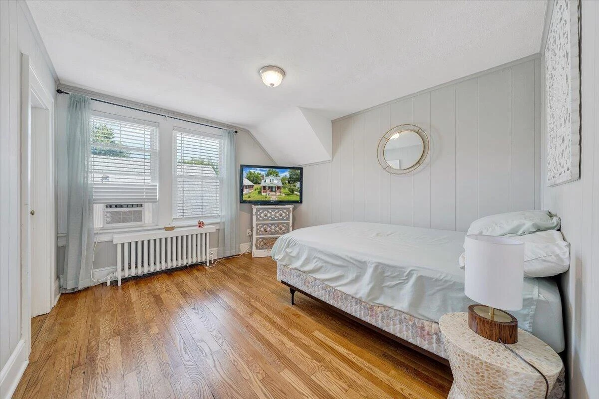 1124 Jamison AVE - Photo 19