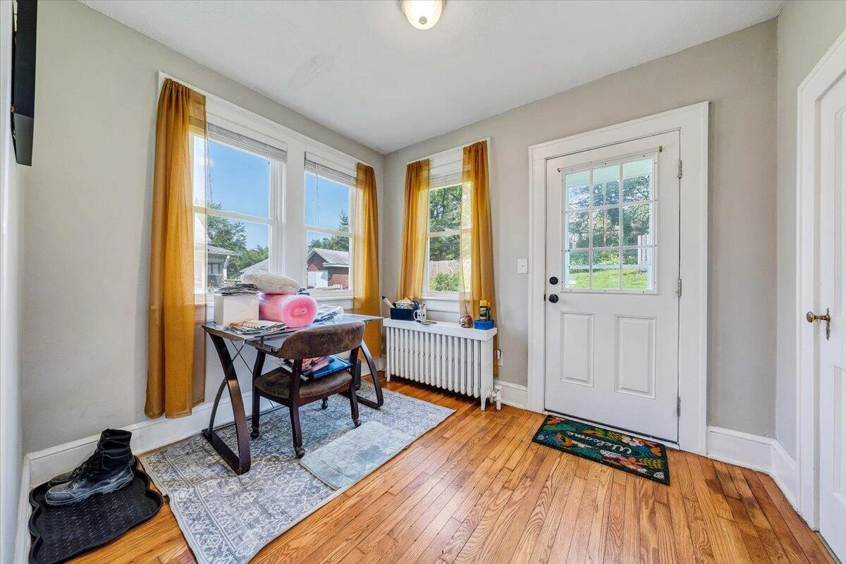 1124 Jamison AVE - Photo 22
