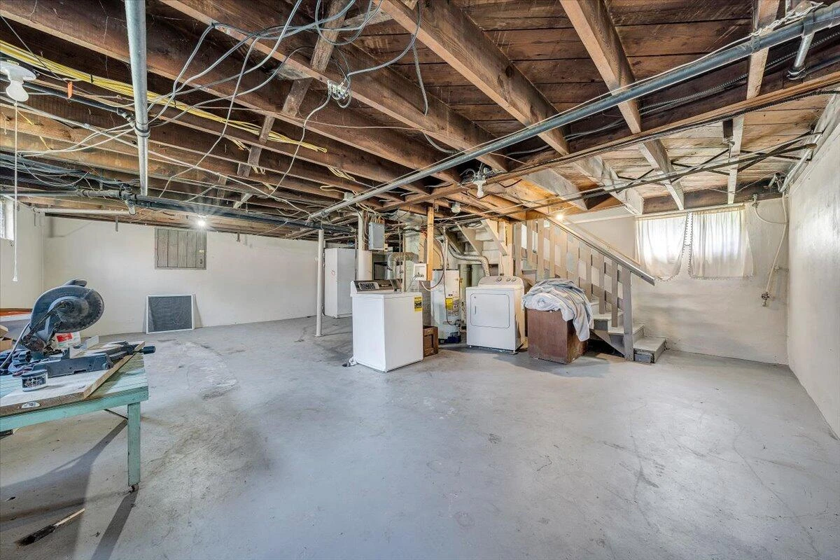 1124 Jamison AVE - Photo 24