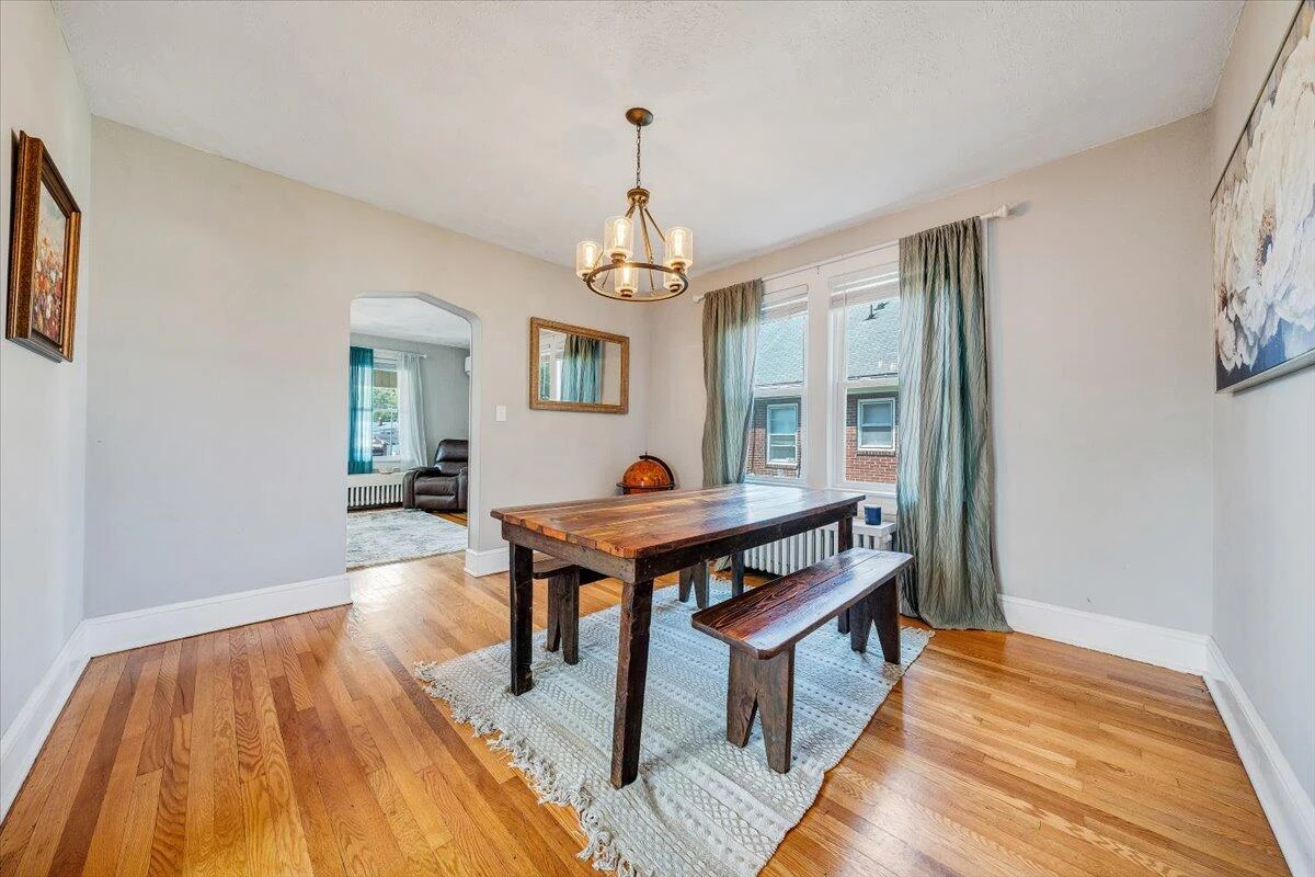 1124 Jamison AVE - Photo 8