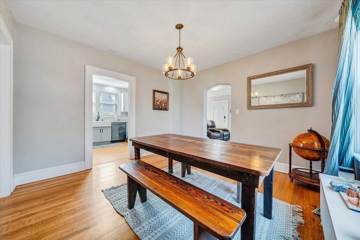 1124 Jamison AVE - Photo 9