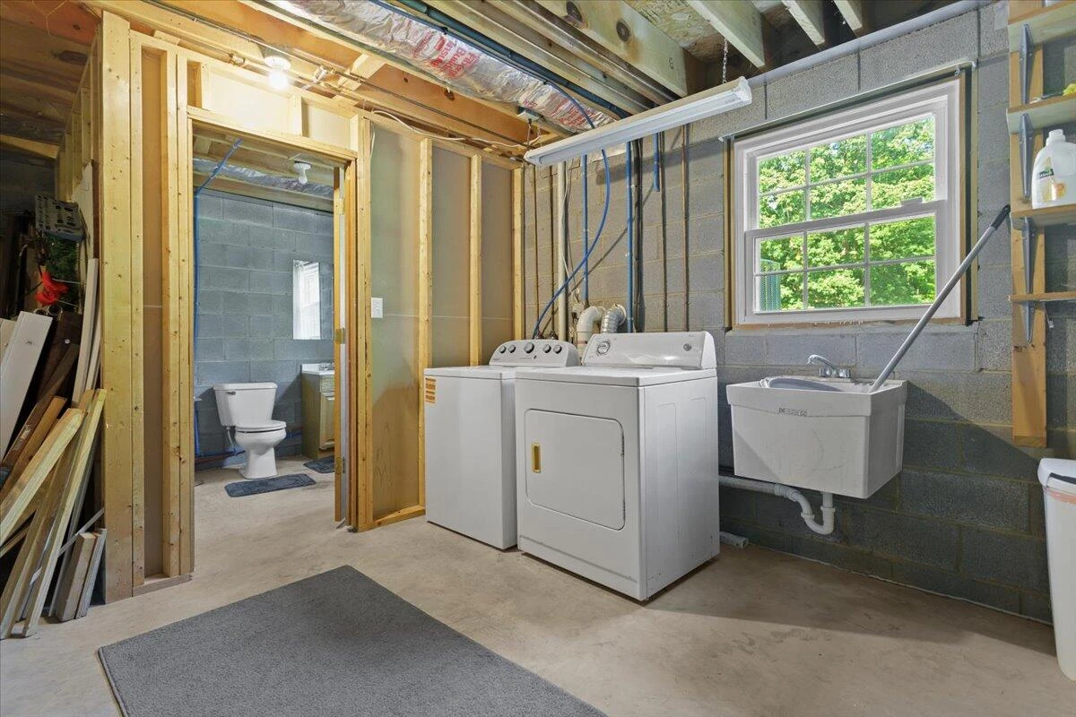 10567 Leesville RD - Photo 18