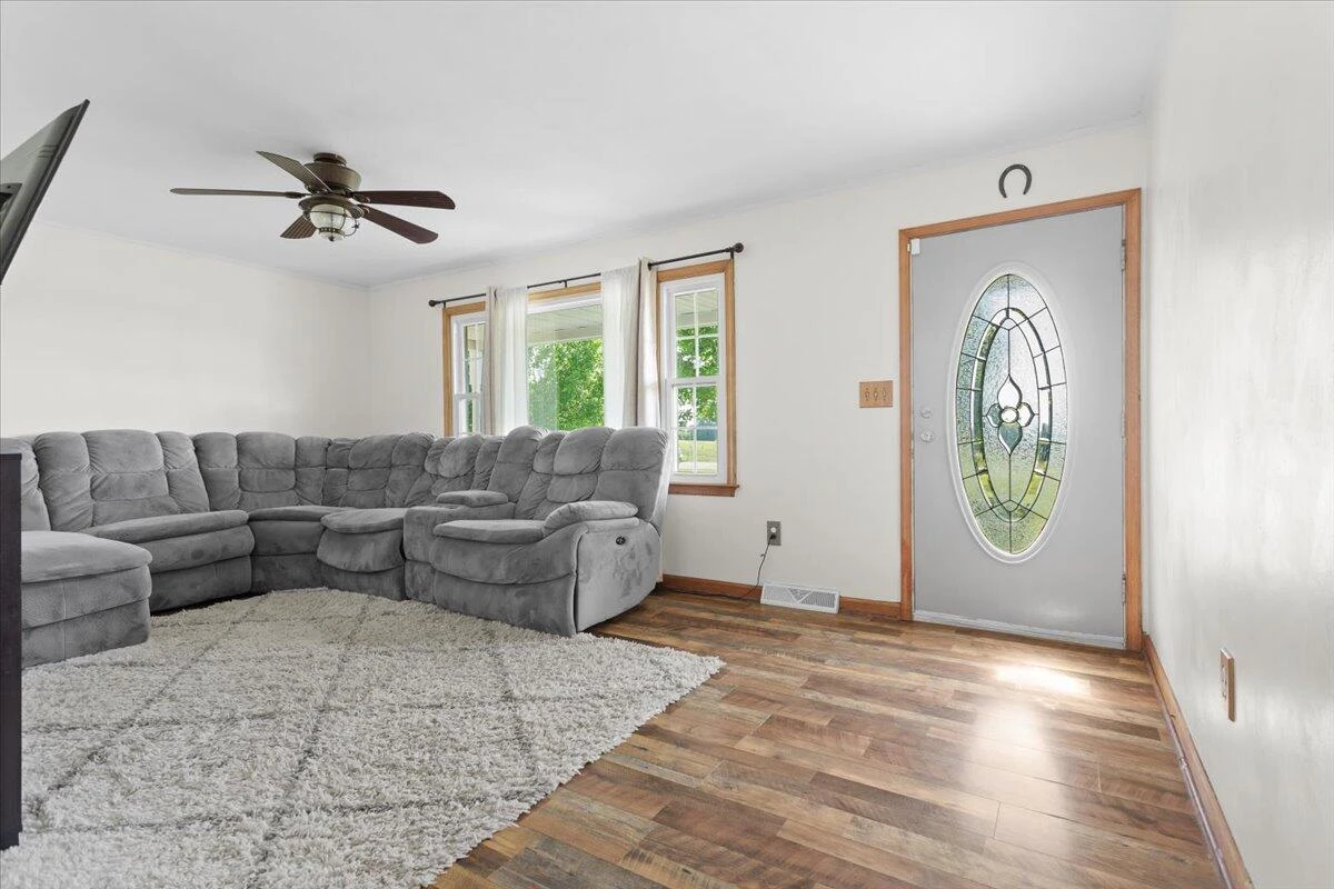 10567 Leesville RD - Photo 11