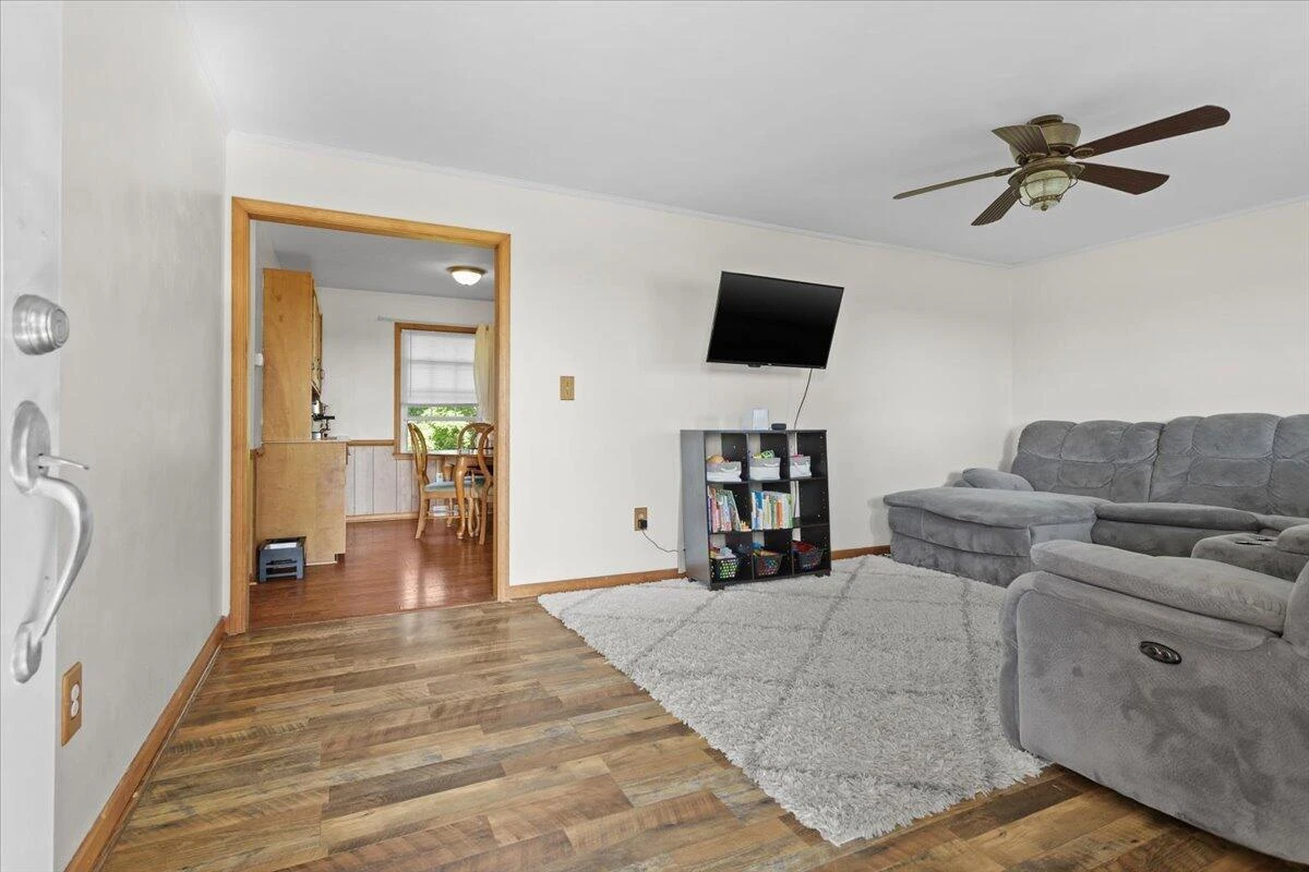 10567 Leesville RD - Photo 12