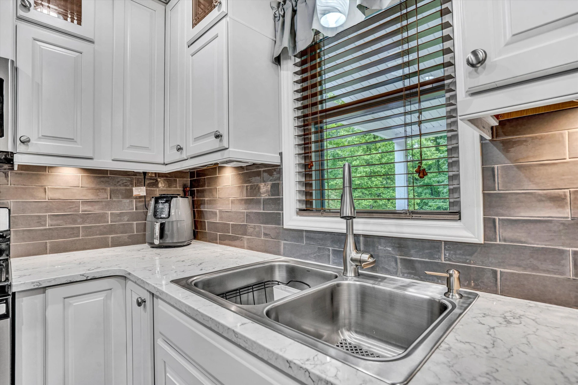 172 Watkins DR - Photo 15