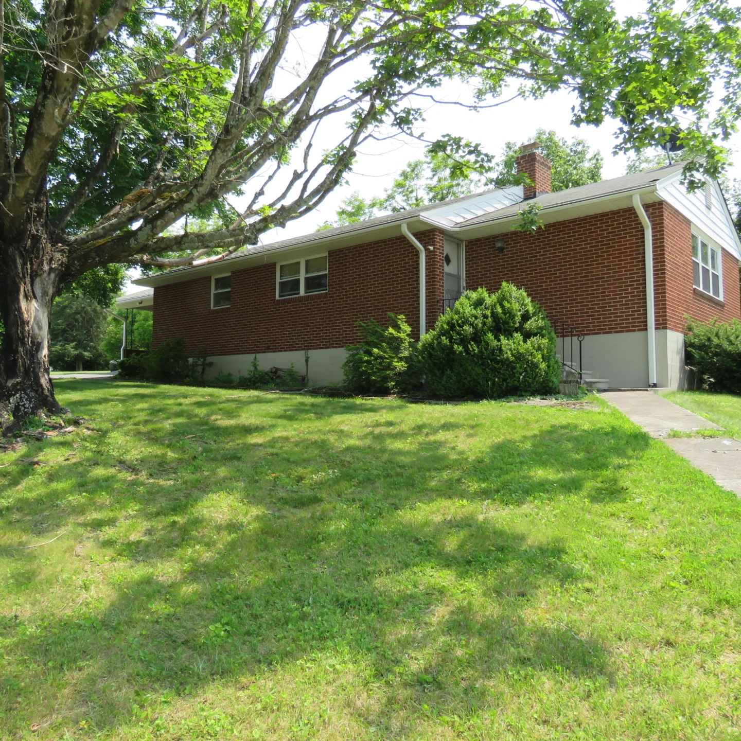 383 Main ST