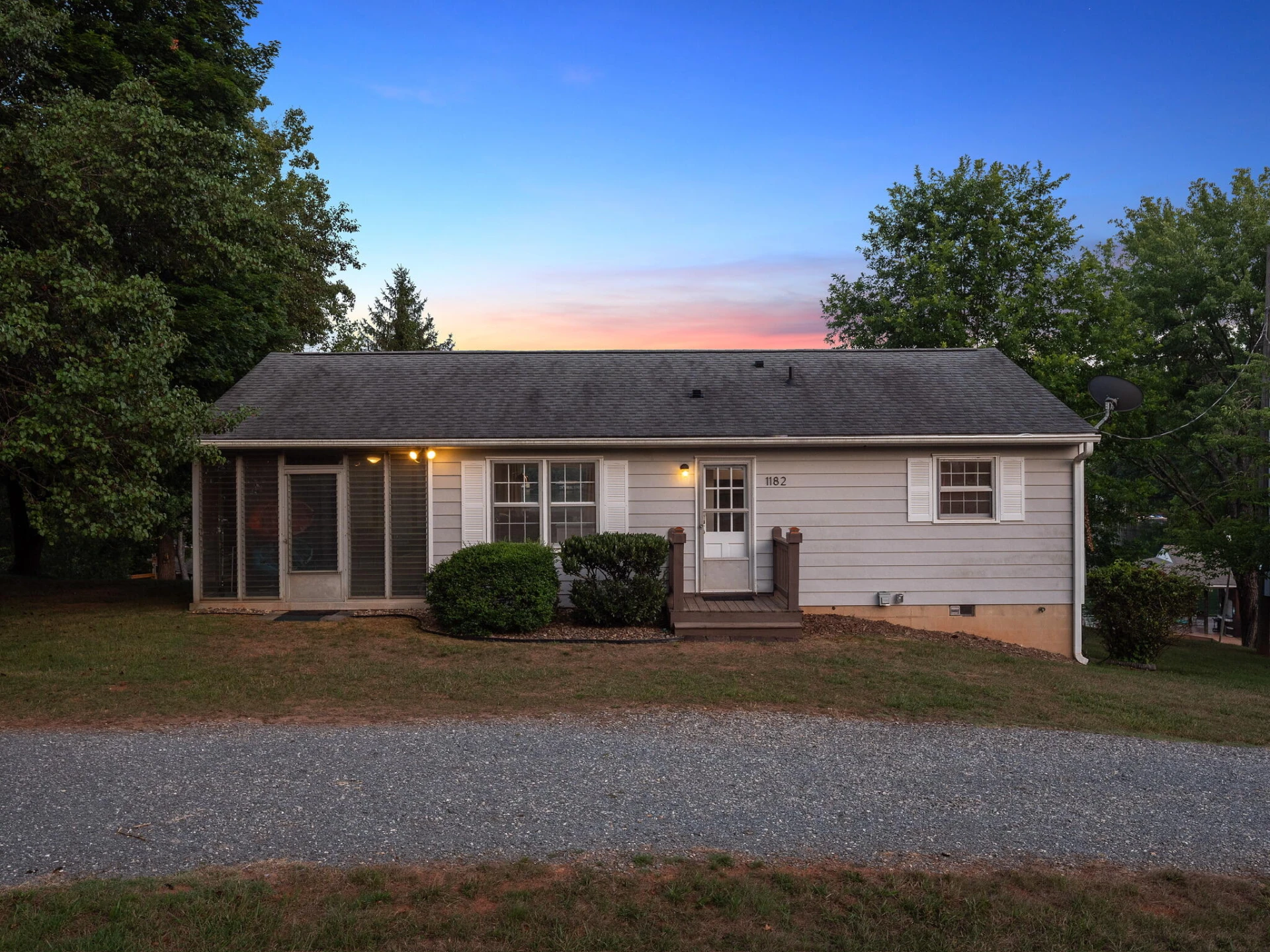 1182 Lauras LN - Photo 15