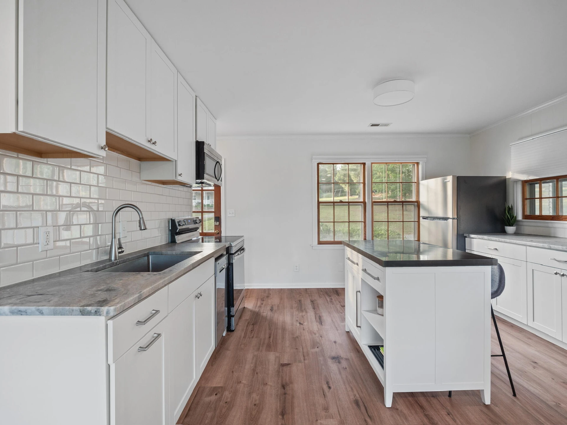 1182 Lauras LN - Photo 18