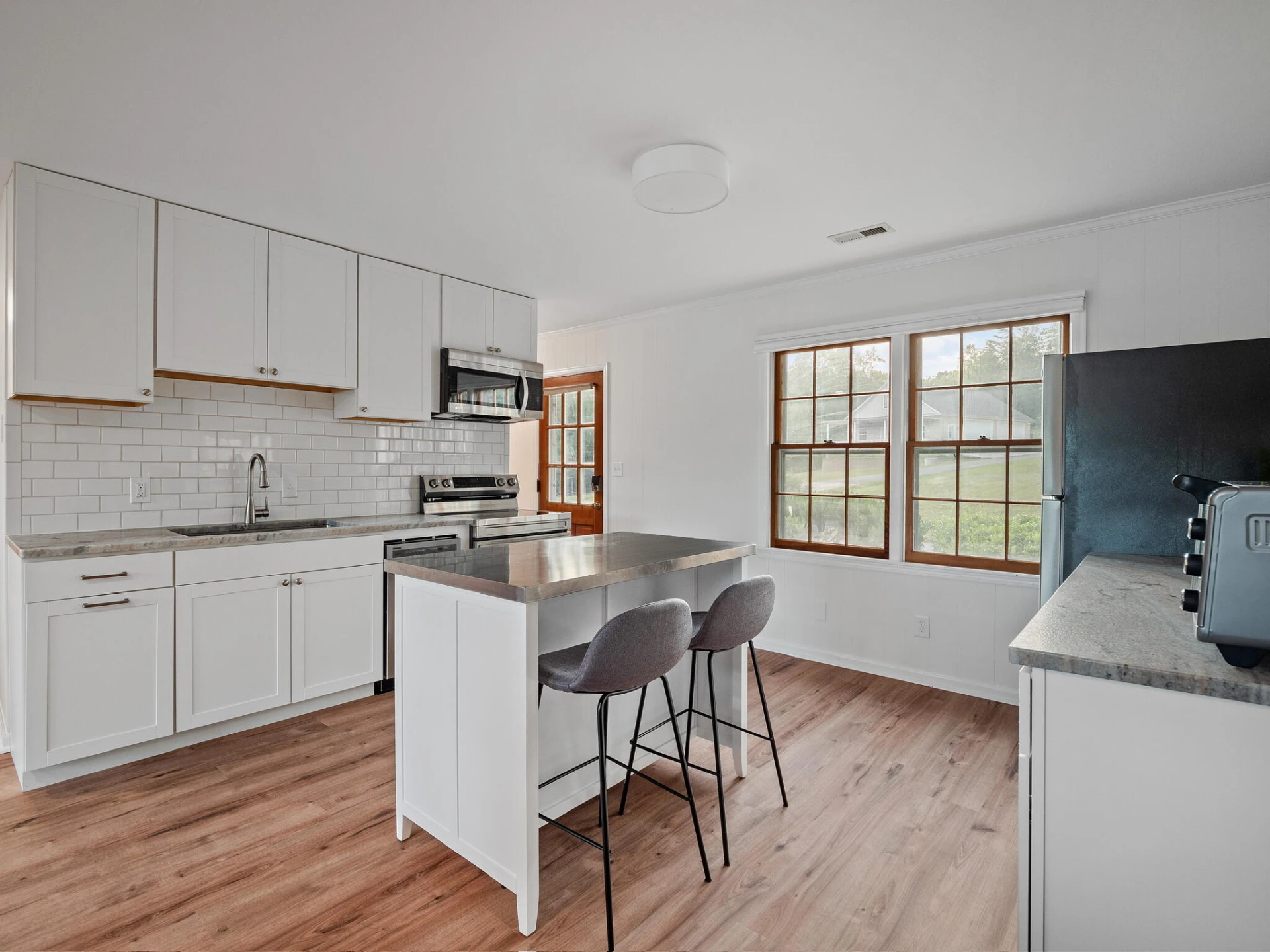1182 Lauras LN - Photo 19