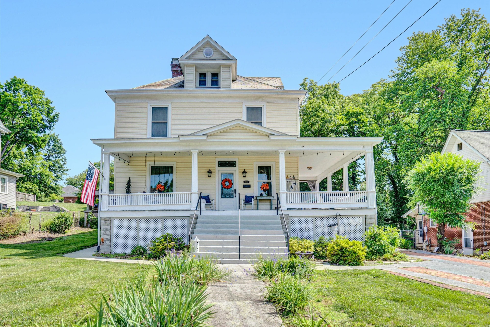 1921 Cambridge AVE