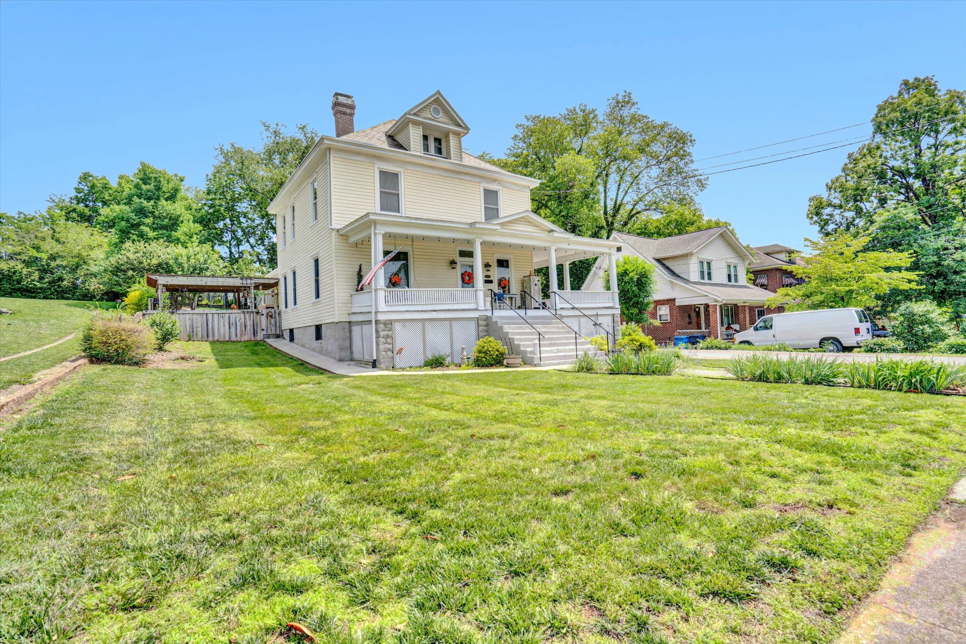 1921 Cambridge AVE - Photo 3