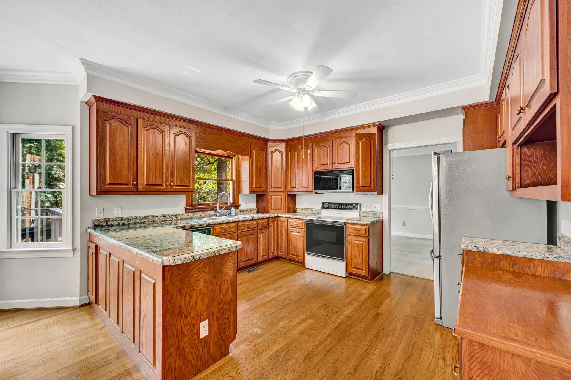 320 Grandview DR - Photo 8
