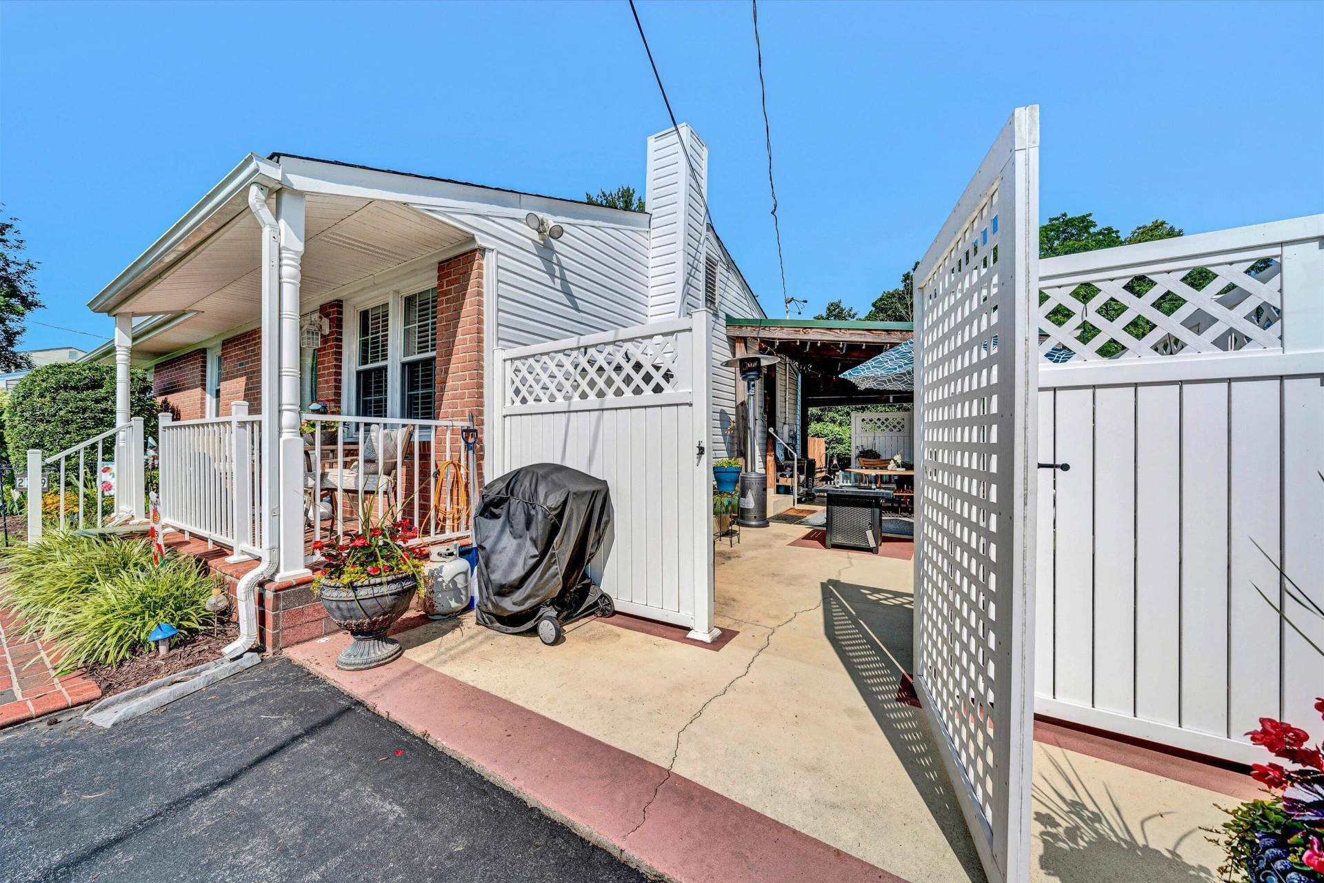 2139 Bailey AVE - Photo 16