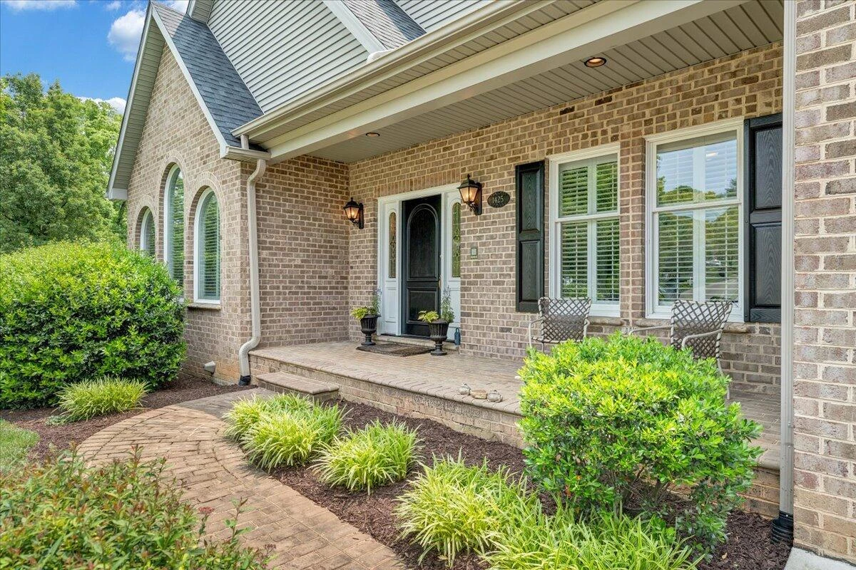 1425 Cravens Creek LN - Photo 2