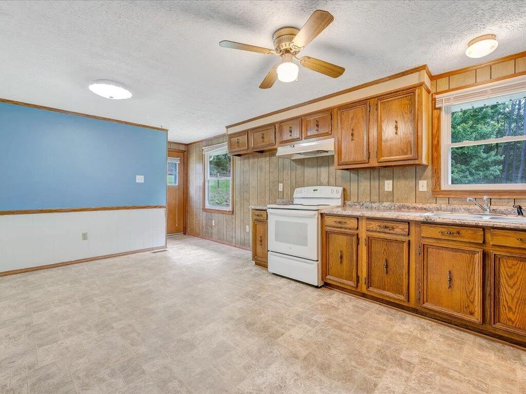 82 Forest Hill DR - Photo 11