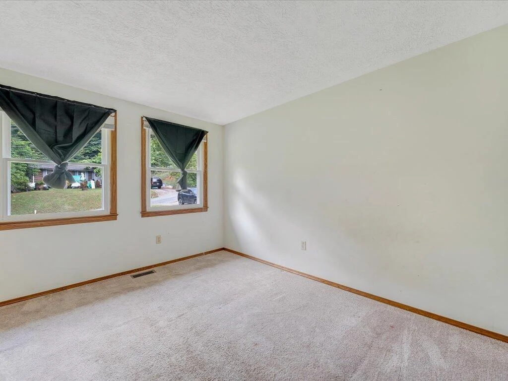 82 Forest Hill DR - Photo 12