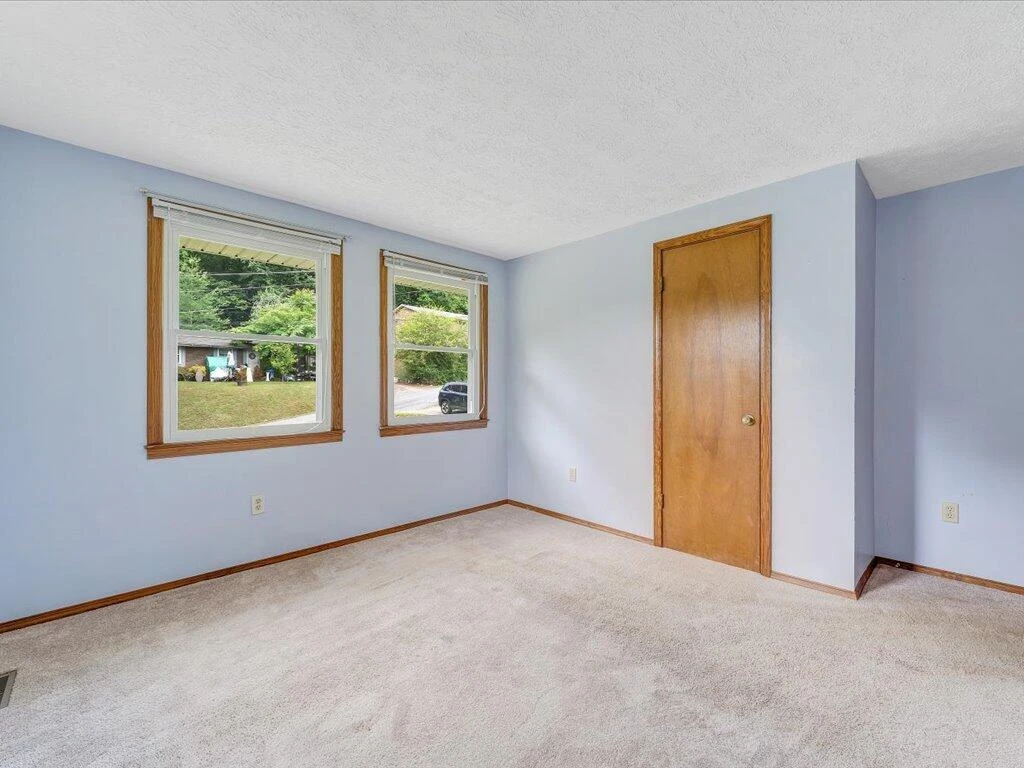 82 Forest Hill DR - Photo 15