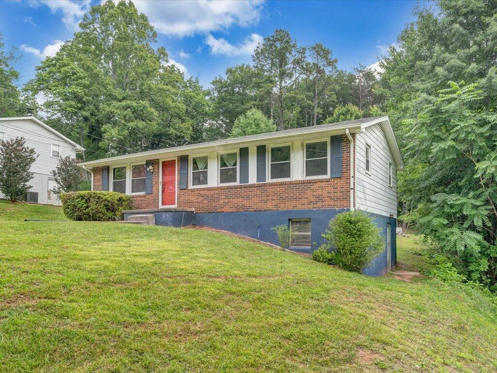 82 Forest Hill DR - Photo 2