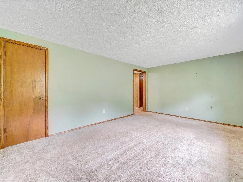 82 Forest Hill DR - Photo 5