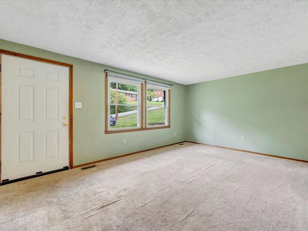 82 Forest Hill DR - Photo 7