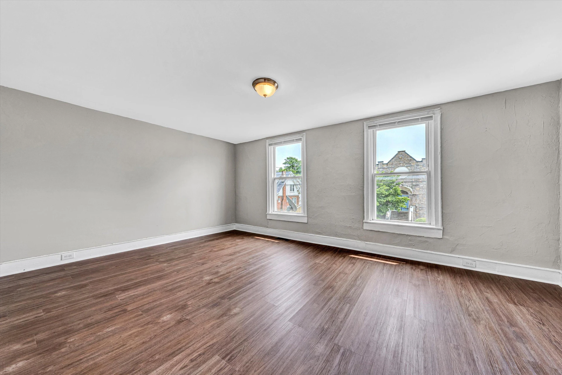 1002 Stewart AVE - Photo 17
