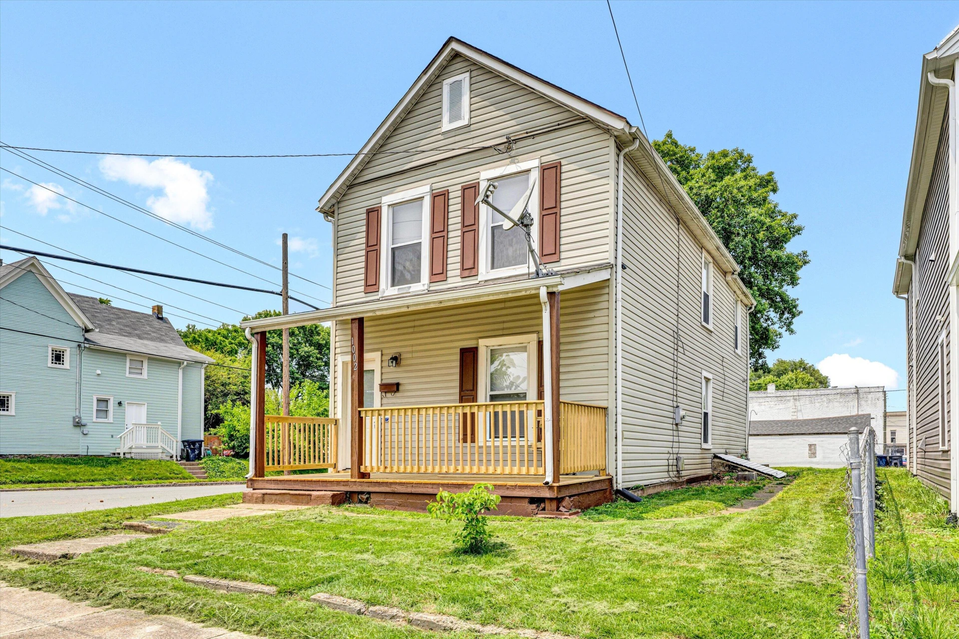 1002 Stewart AVE - Photo 3