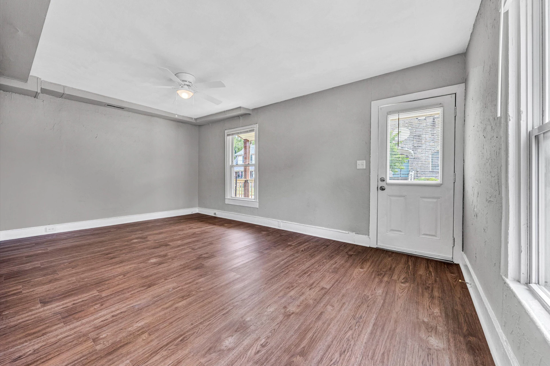 1002 Stewart AVE - Photo 4