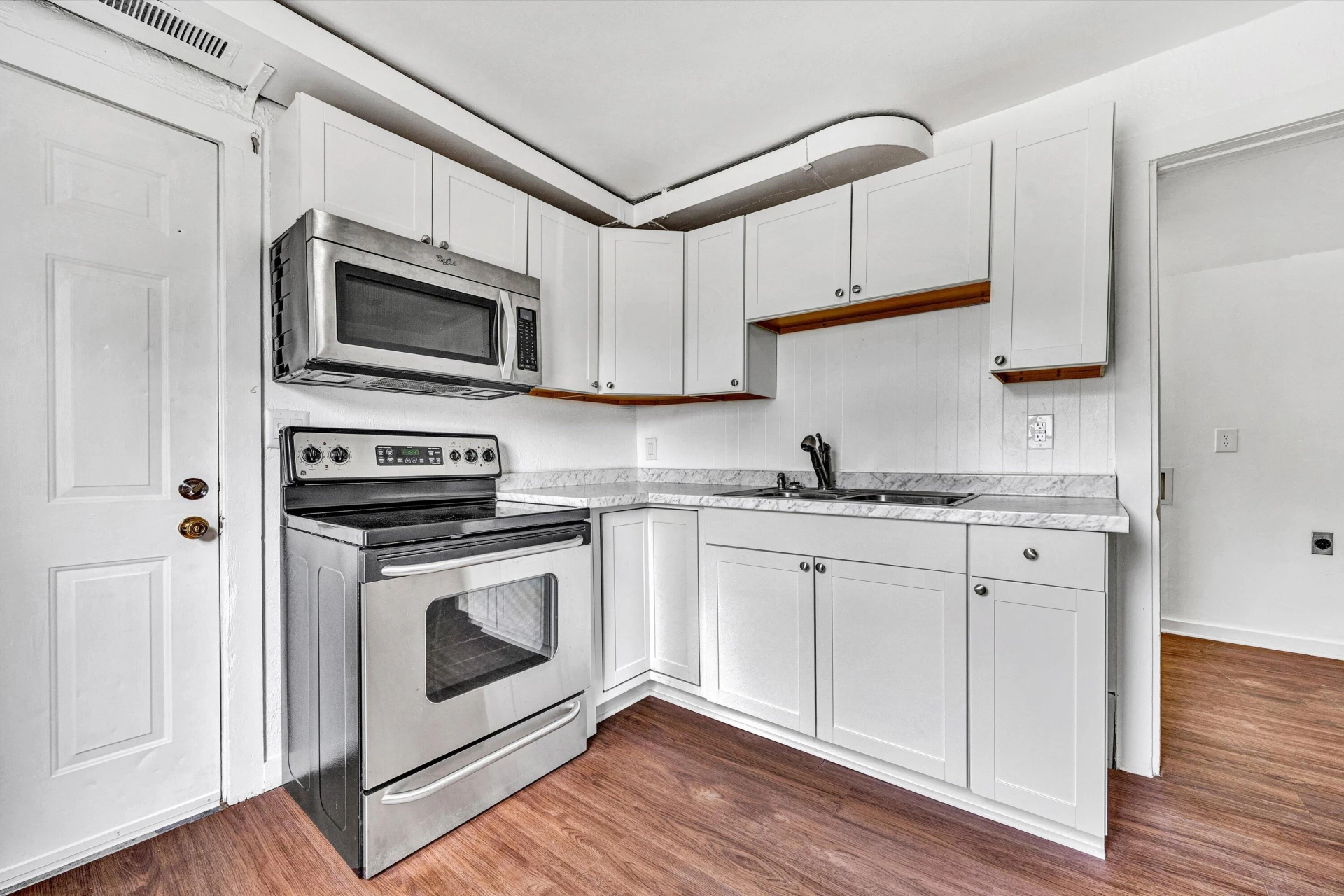 1002 Stewart AVE - Photo 8