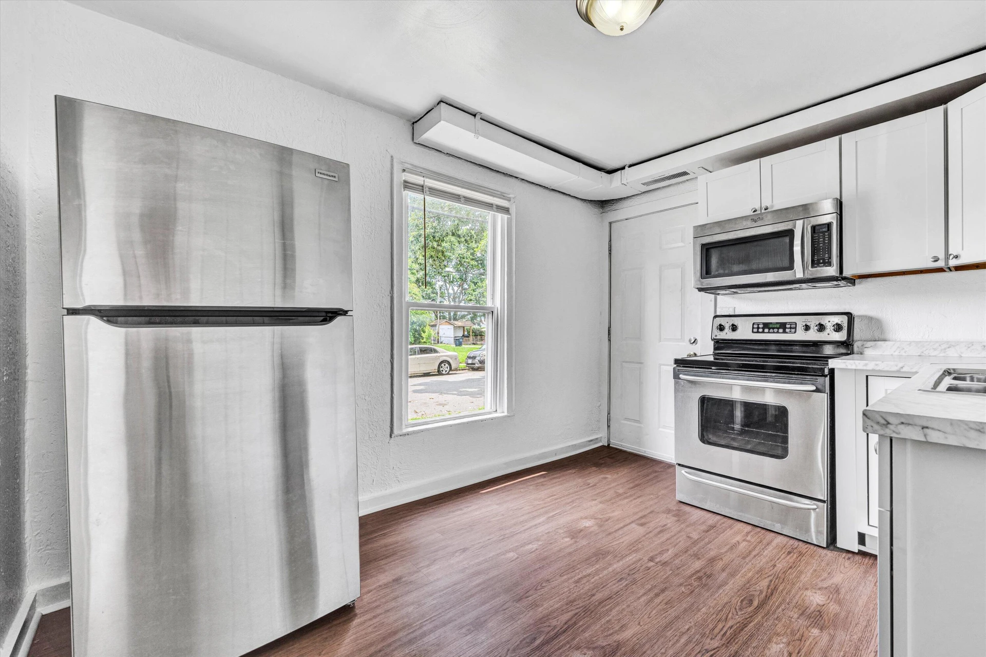 1002 Stewart AVE - Photo 9