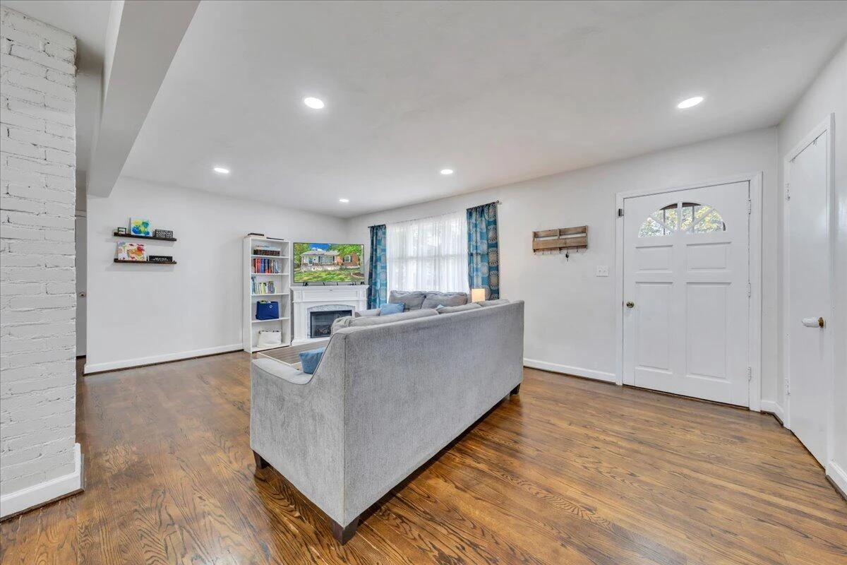 4708 Pawling ST - Photo 5
