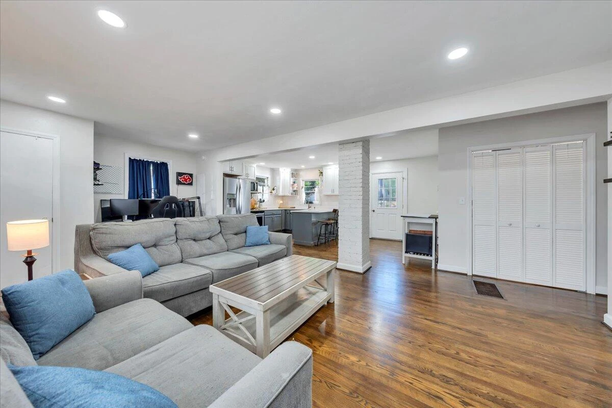 4708 Pawling ST - Photo 6
