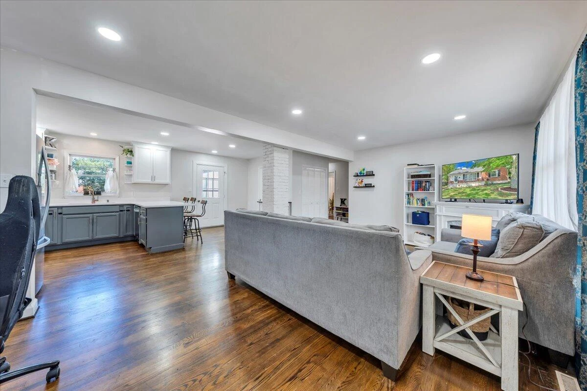 4708 Pawling ST - Photo 9