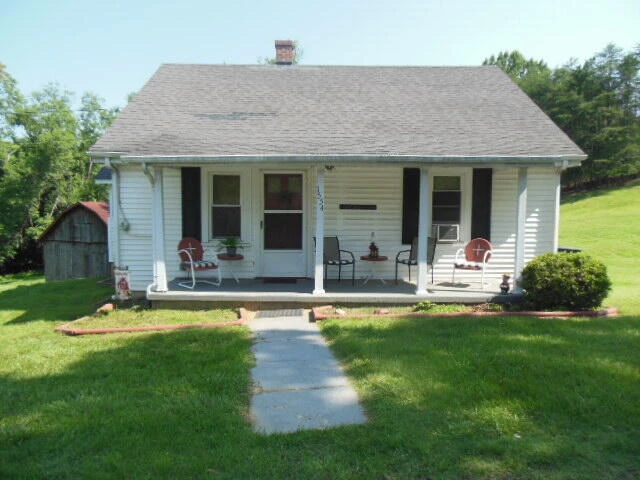 1554 Blanton AVE
