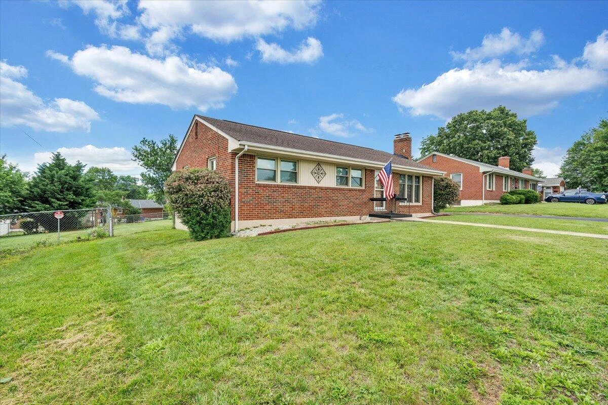 214 Preston AVE - Photo 2