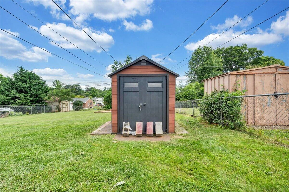 214 Preston AVE - Photo 36