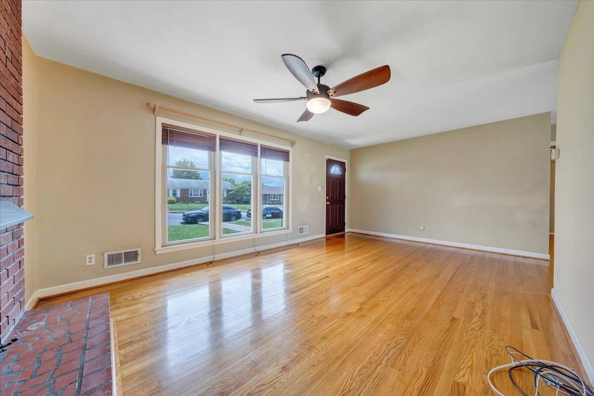 214 Preston AVE - Photo 5