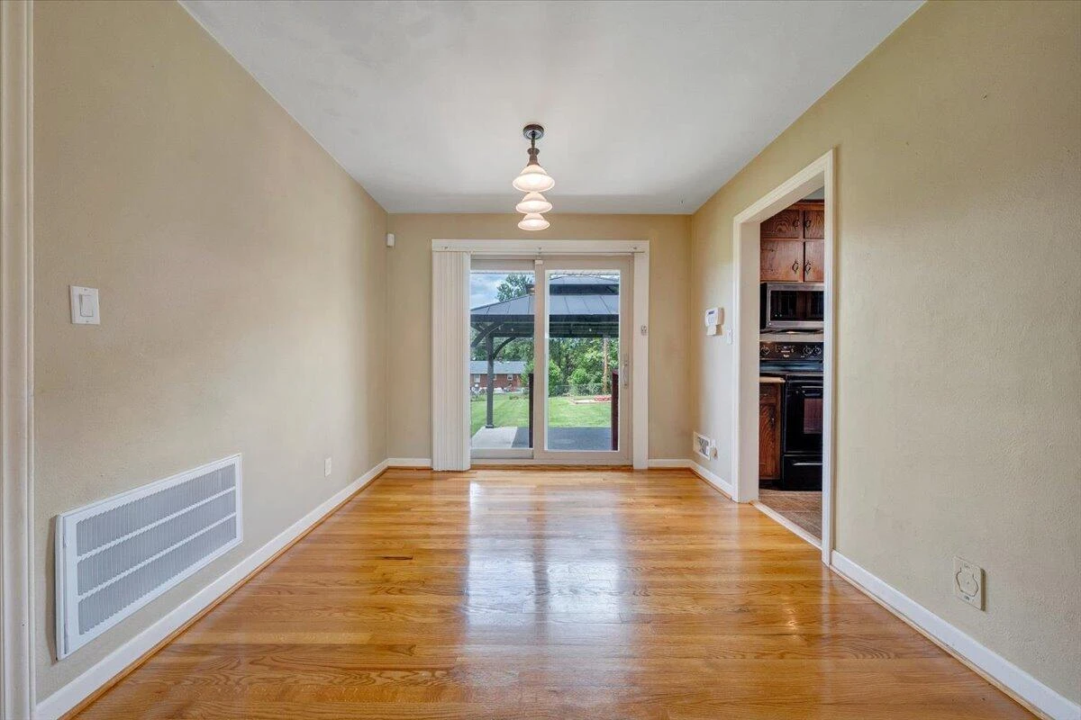214 Preston AVE - Photo 9