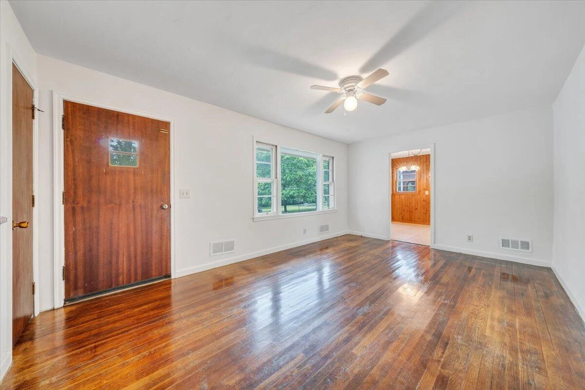 1113 Brandon AVE - Photo 3
