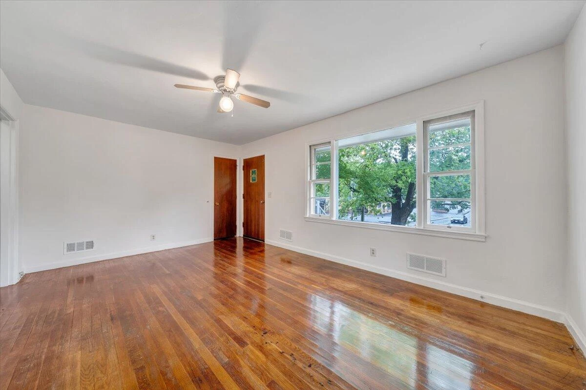 1113 Brandon AVE - Photo 4