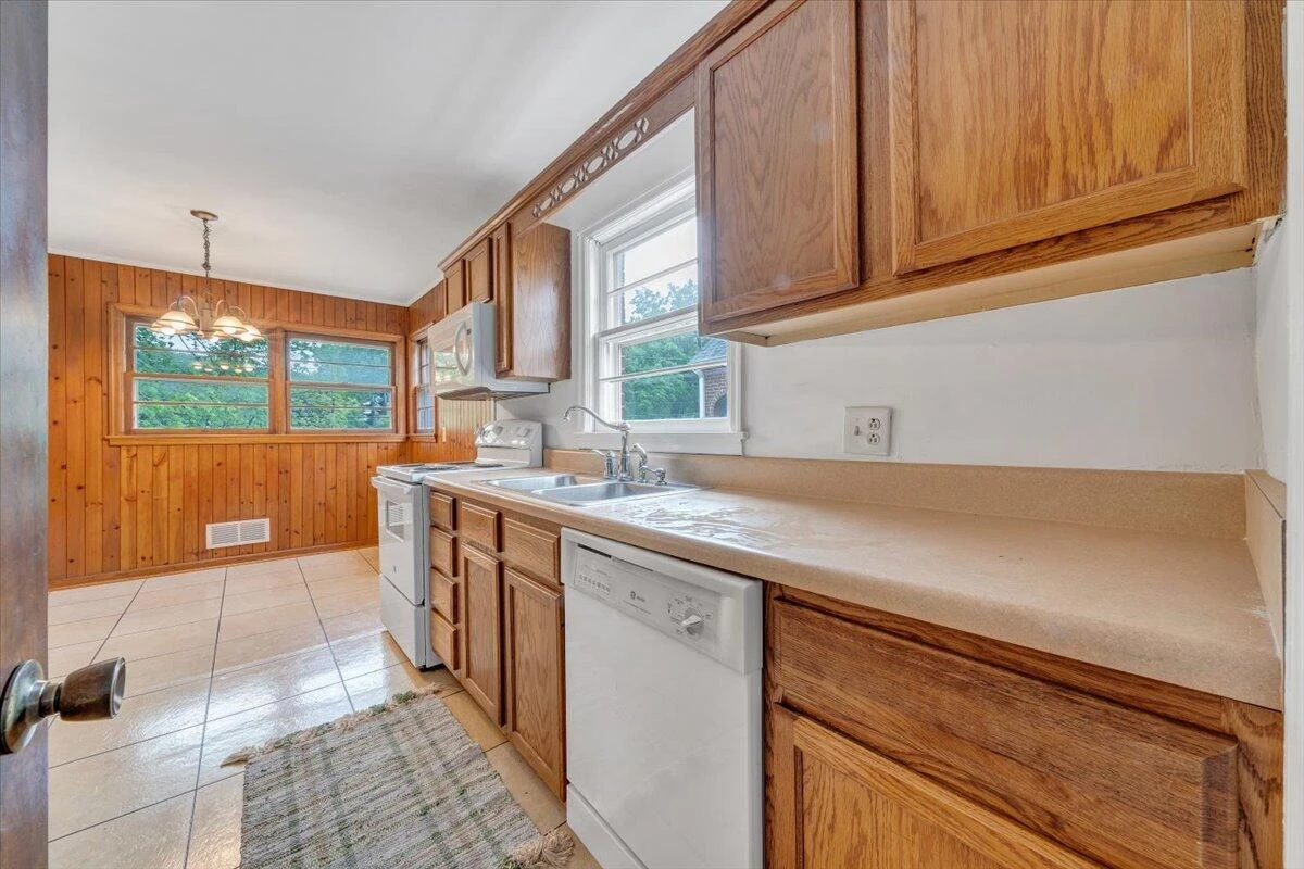 1113 Brandon AVE - Photo 9