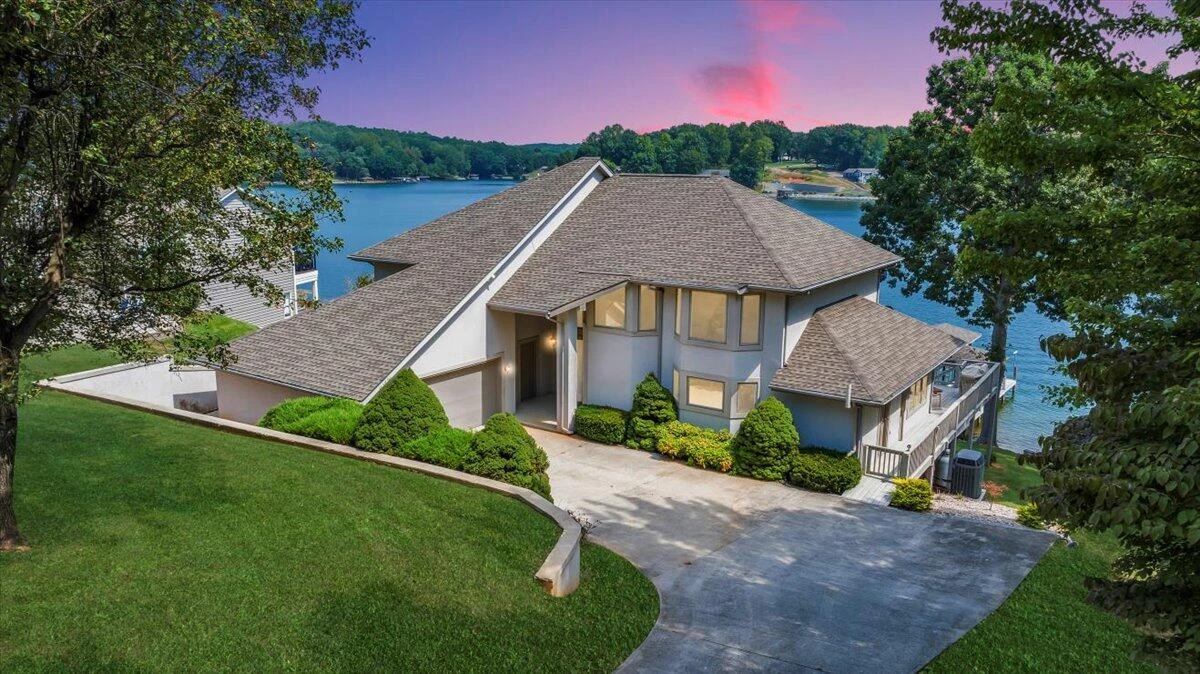 104 Lookout Pointe DR